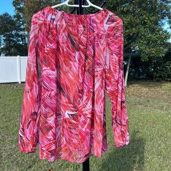 ~eN Jennifer Lopez red embellished cold-shoulder top - Picture 3 of 16